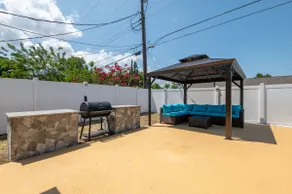 Cruise-Ready Oasis – Pool, 15 Min to Port & Beach - Image 4