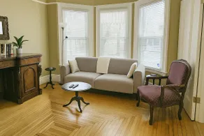 Spacious 4-Bedroom Historic Downtown Hot Tub - Image 4