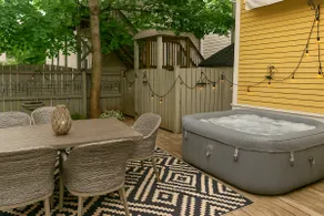 Spacious 4-Bedroom Historic Downtown Hot Tub - Image 3