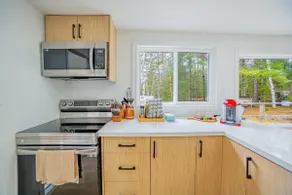 Modern Lakefront Escape in Muskoka - Image 3