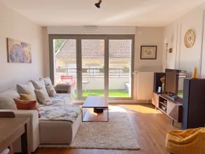 Modern 5* 2-Bedroom Gem with balcony near Paris - Image 2