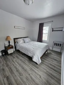 Becky's Bee Hive: Clean, Cozy and Affordable! - Image 4