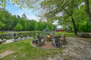 Family Getaway Sleeps 12, Salt Water Hot Tub - Image 5