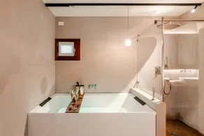 Venice Luxury Suite - Private Jacuzzi and Design - Image 4