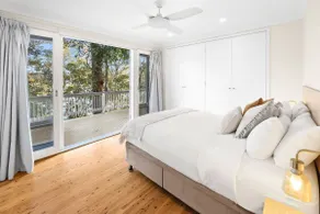 Treetop Retreat Northern Beaches with Stunning Pittwater Bay Views - Image 5