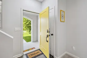Modern 3BR Near Downtown & MSU - Image 2