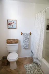 Private North Knox Guesthouse - close to downtown - Image 3