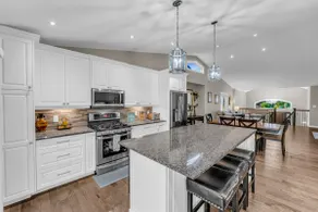 Luxury Home I Mins from Falls I Pool & Pong Table - Image 3