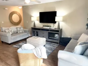 Light-filled, Cozy Home in the Heart of Town 211 - Image 3