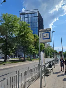 Next to the park, air conditioning, parking, Wi-Fi. - Image 3