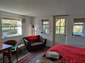 The Hideaway, Lark Cottage - Image 5