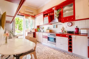 Lovely family garden house - Image 2