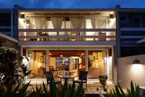 Exquisite Waterfront Retreat - Image 4