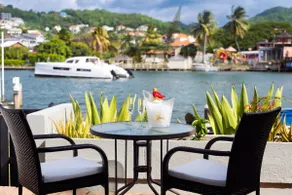 Exquisite Waterfront Retreat - Image 3