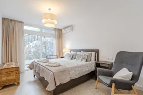Elegant 3Bedroom Apartment with Ocean View Terrac - Image 5