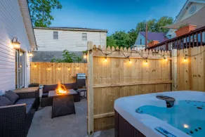 Luxe 3BR near NRG w/ Game Room, Fire Pit & Hot Tub - Image 2