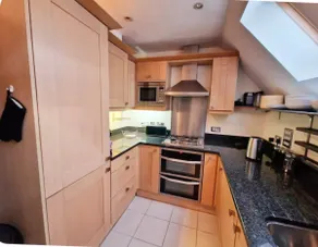 One Bedroom Apartment with Parking, Winchester - Image 2