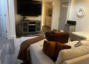 Culver Super-Suite - Walk to Town - Image 3