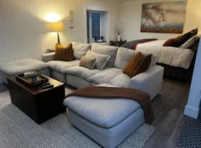 Culver Super Suite - Sleeps 5 - Walk to Town - Image 2