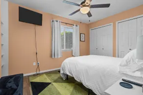Solar Half-Plex with Chic Style in Country Glen - Image 5