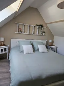 Room with hot tub - Image 4