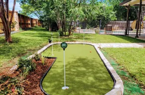 5BR Oasis w/ Pool, Hot Tub, Sauna & Putting Green - Image 4