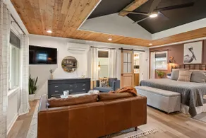 Luxury Studio in Cajun Country - Image 5