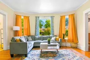 Historic Bungalow: For Groups & Families Sleeps 11 - Image 2