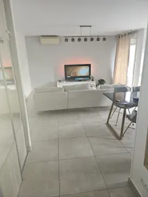 Terrace accommodation (wifi/Netflix) parking space - Image 4