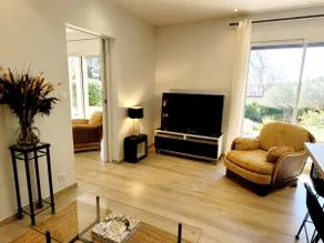 Natural setting 5 minutes from the city center, Air-conditioning, Parking - Image 2