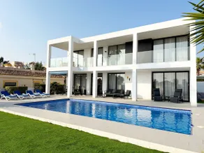 Luxury villa with large swimming pool and outdoor area - Image 5