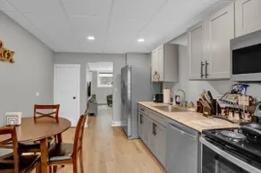Cozy Minimalist Town Home - Image 5