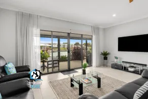 Easter Save 25‑40% Luxury Lakefront - Image 3