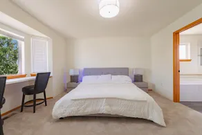 King Suite • Airport Layover GEG • 1800 Sqft - Image 3