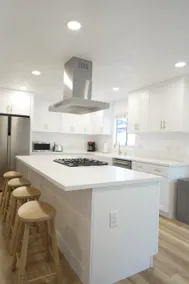 Charming 4BD/3BA Retreat near Beaches & Disneyland - Image 4