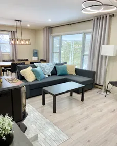 Ke's Rustic Retreat in Kawartha Lakes - Image 4