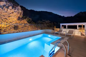 Hamilton Sea Front Villa - Image 2