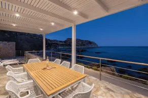 Hamilton Sea Front Villa - Image 3