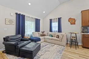 Green Bay Getaway | Pet friendly & Garage Lounge - Image 3