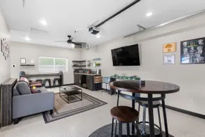 Green Bay Getaway | Pet friendly & Garage Lounge - Image 4