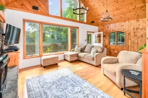 Edelweiss! Ski Chalet: 5 Bed, 5 Mins to Jay Peak! - Image 4