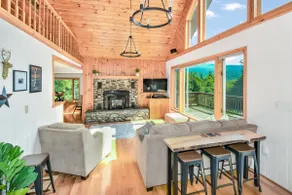 Edelweiss! Ski Chalet: 5 Bed, 5 Mins to Jay Peak! - Image 2