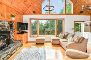 Edelweiss! Ski Chalet: 5 Bed, 5 Mins to Jay Peak! - Image 3