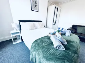 The Georgian Townhouse - 4 Bedrooms - Sleeps 9 - Image 2