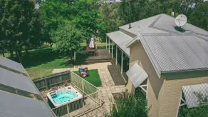 Country Escape with Outdoor Hot Tub and Pizza Oven - Image 4