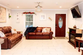 Spacious family and pet friendly ranch style home - Image 3