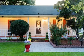 Spacious family and pet friendly ranch style home - Image 2