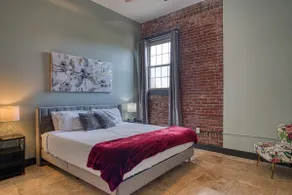 Dual En-Suite 2BR · Walk Downtown · Pets Welcome - Image 4