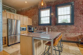 Dual En-Suite 2BR · Walk Downtown · Pets Welcome - Image 3