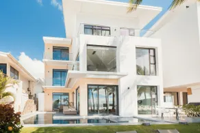 Villa Capella | beach front modern mansion w/pool - Image 2
